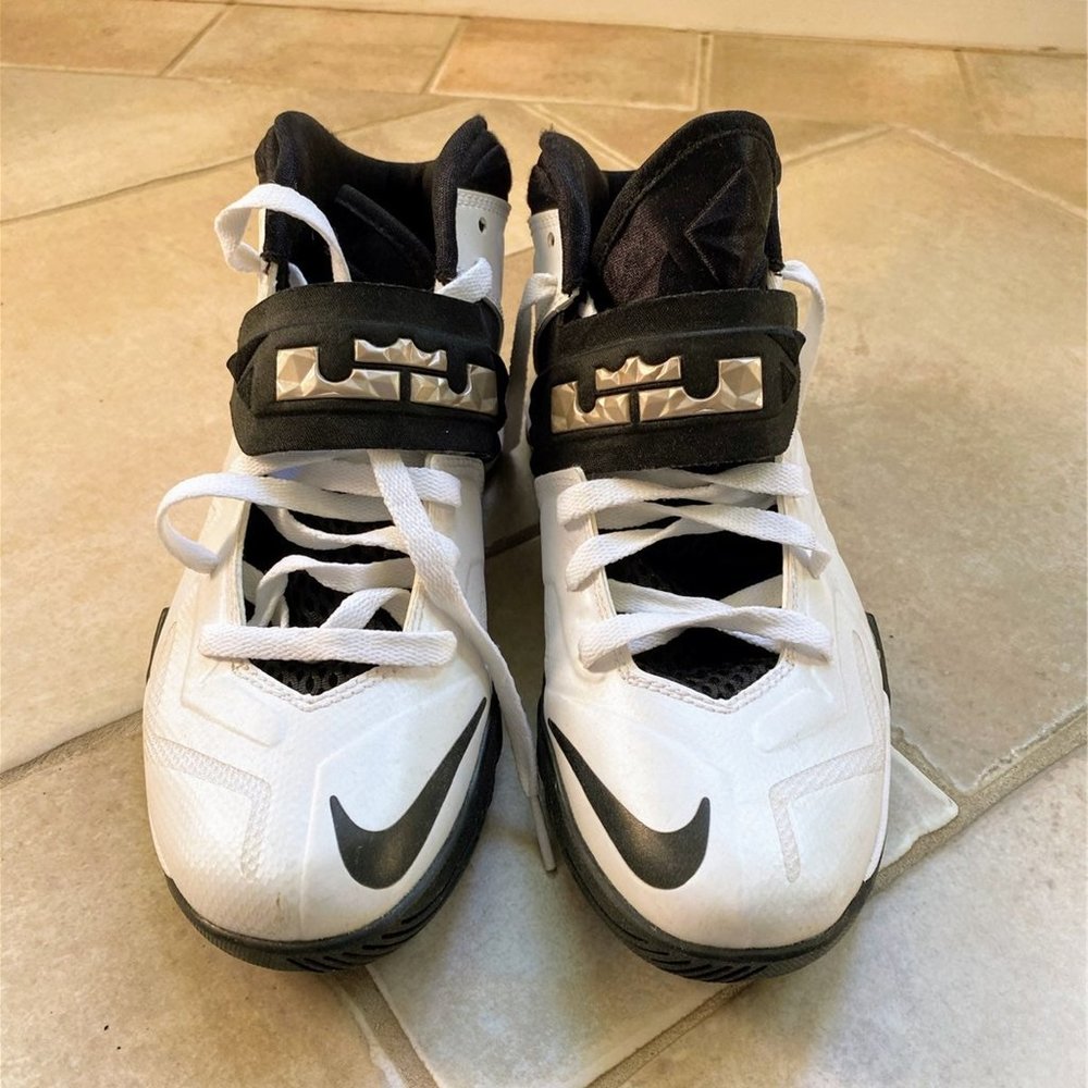 Nike LeBron James Soldier Women Sneakers